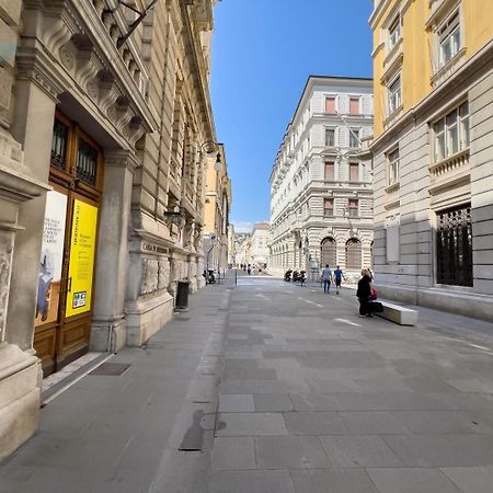 Cassa Di Risparmio 11 Tirabora Short Rent 的里雅斯特 外观 照片
