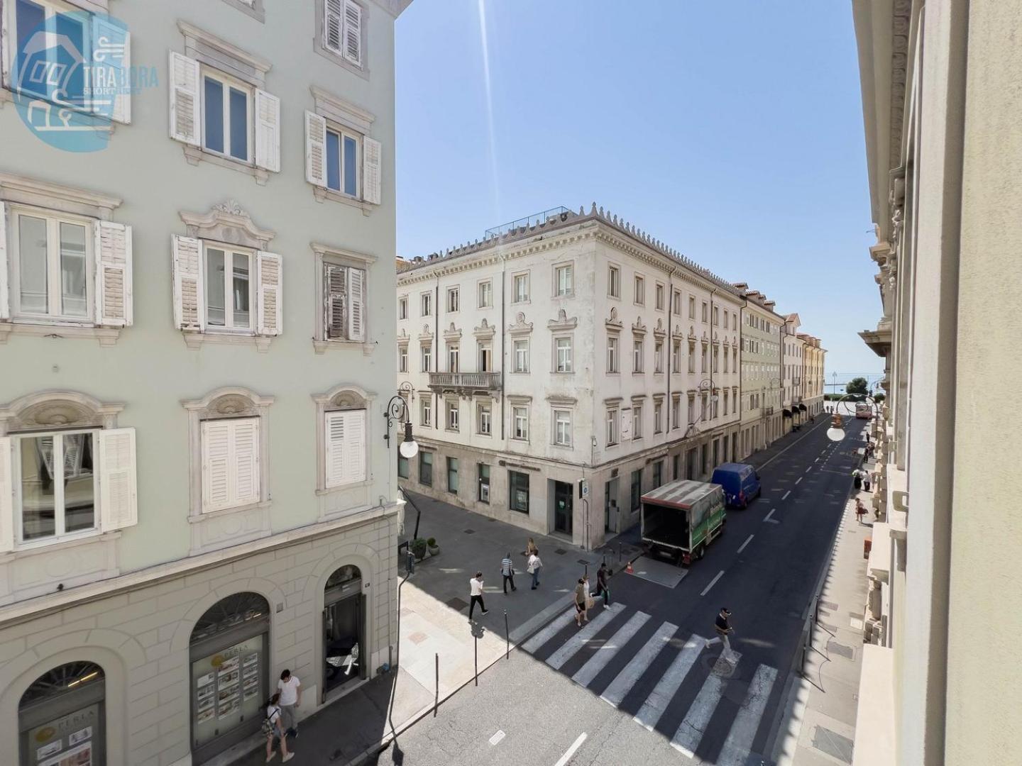 Cassa Di Risparmio 11 Tirabora Short Rent 的里雅斯特 外观 照片
